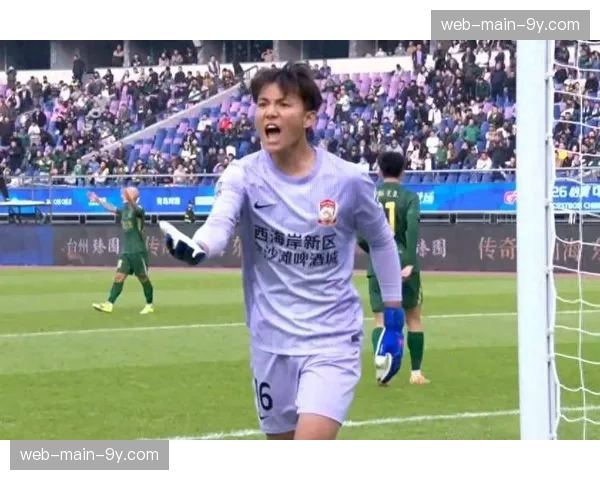 青岛西海岸阿齐兹终场前扳回一球，难阻大比分失利